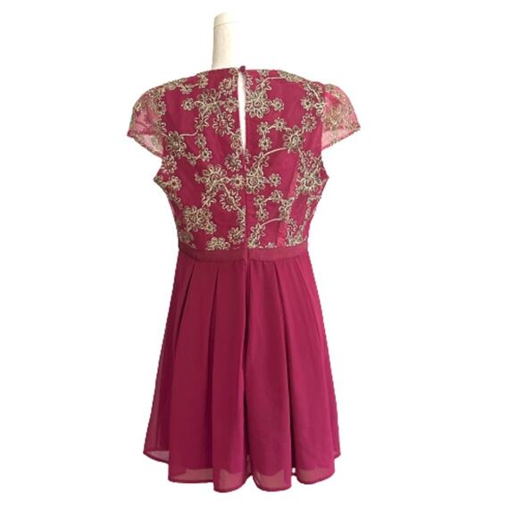 Jun Ivy Dress Berry Gold Floral Brocade Cap Sleeve Pleated Fit Flare Medium NEW - Picture 5 of 12